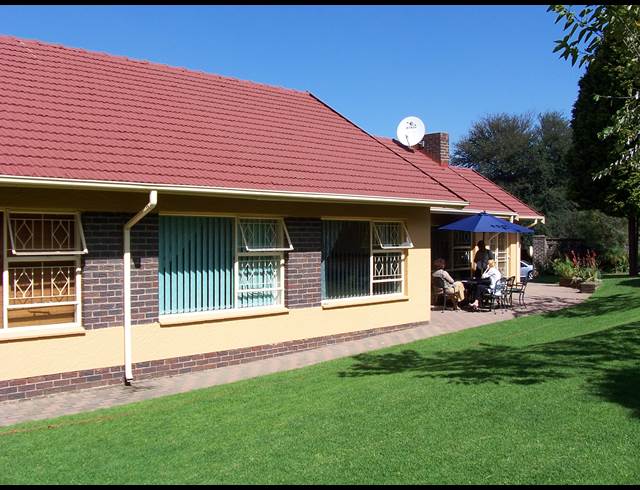 4 bed property to rent in HAZEL PARK