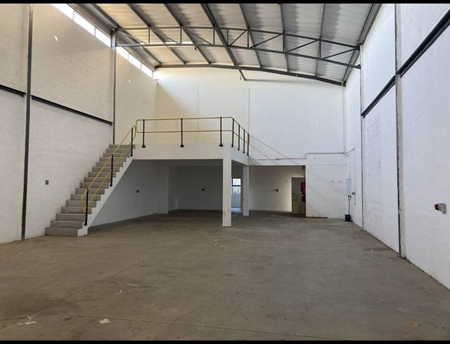 383M² WAREHOUSE RENTED IN CAPRICORN