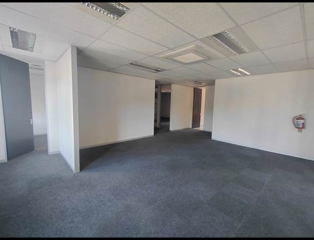 469M² OFFICE TO LET IN BRYANSTON