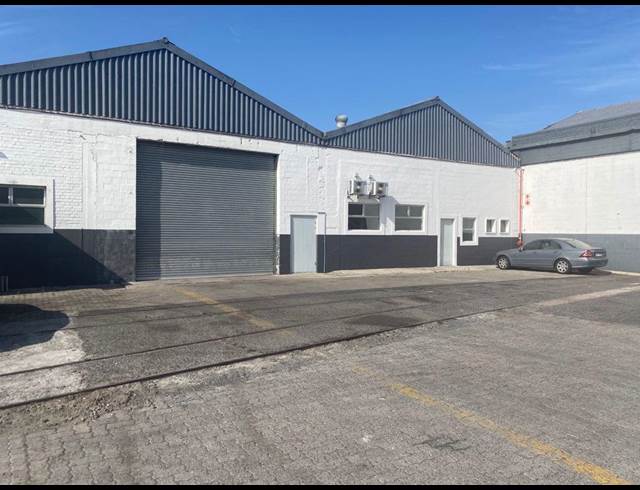 1,056M² WAREHOUSE RENTED IN EPPING INDUSTRIAL