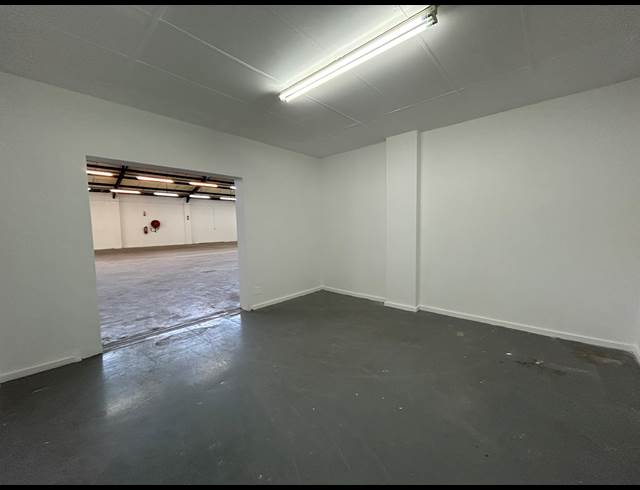 925M² WAREHOUSE TO LET IN PAROW INDUSTRIAL