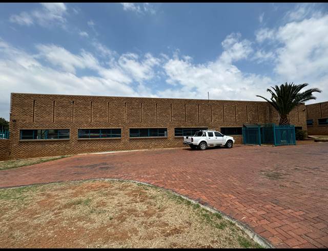 500M² WAREHOUSE TO LET IN STORMILL