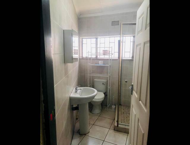1 BEDROOM PROPERTY TO RENT IN DIEPKLOOF