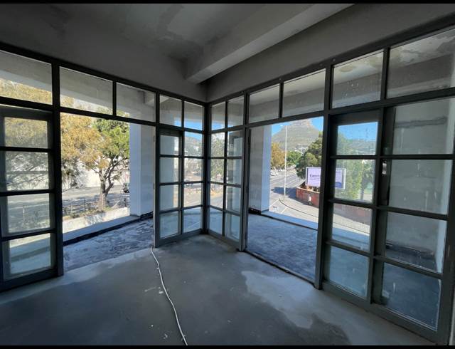 1,050M² OFFICE TO LET IN GARDENS