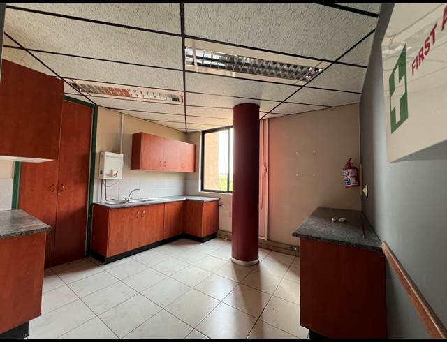 958M² OFFICE TO LET IN CENTURION CENTRAL