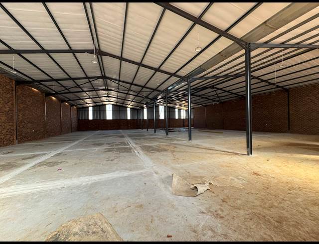 1,114M² WAREHOUSE TO LET IN AEROTON