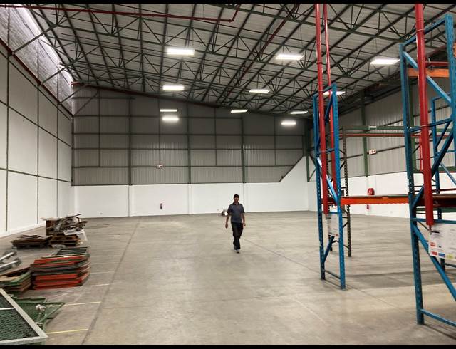 3,300M² WAREHOUSE TO LET IN NEW GERMANY