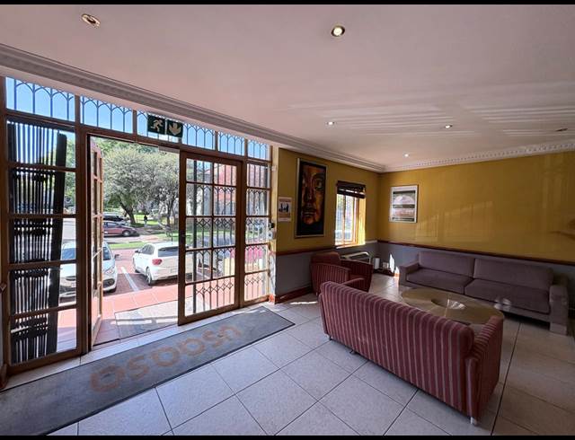 1,525M² OFFICE TO LET IN VORNA VALLEY