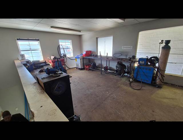 254M² WAREHOUSE TO LET IN CAPRICORN