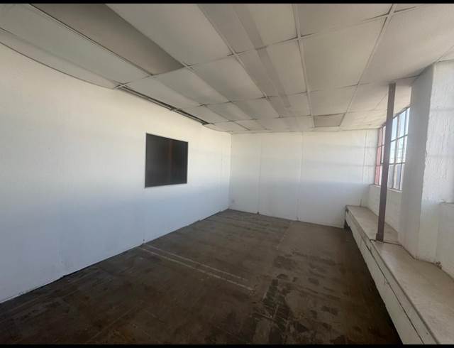 150M² WAREHOUSE TO LET IN STEELEDALE