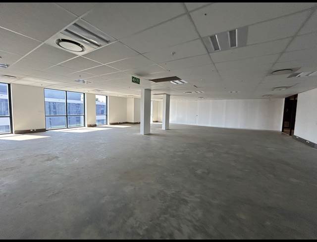 580M² WAREHOUSE TO LET IN VORNA VALLEY