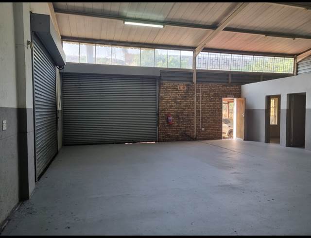 140.30M² WAREHOUSE TO LET IN VINTONIA