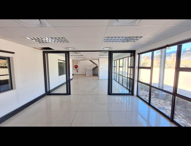 680M² WAREHOUSE TO LET IN NORTH RIDING