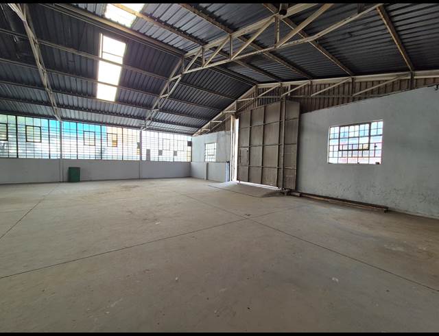630M² WAREHOUSE TO LET IN KNIGHTS