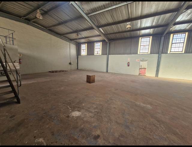335M² WAREHOUSE TO LET IN DENVER