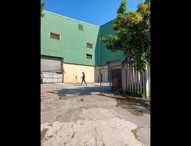 1,450M² FACTORY TO LET IN BRIARDENE