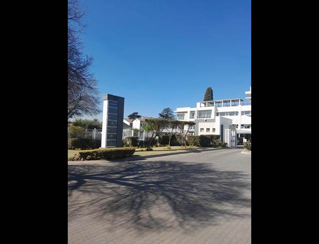 147M² OFFICE TO LET IN LAKEFIELD