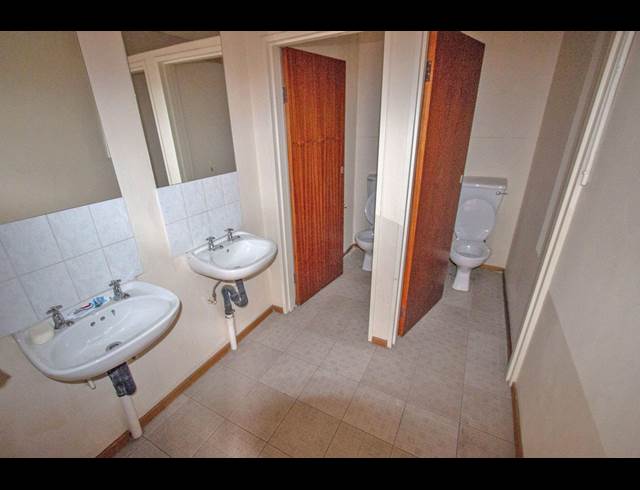 1,051M² OFFICE TO LET IN HALFWAY HOUSE