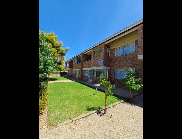 2 bed property to rent in LANGERUG