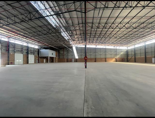 2,250M² WAREHOUSE TO LET IN AIRPORT PARK