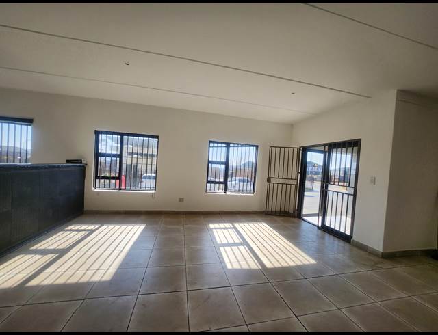 1,240M² WAREHOUSE TO LET IN CLAYVILLE INDUSTRIA