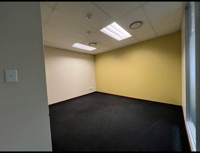 432.40M² OFFICE TO LET IN HIGHVELD