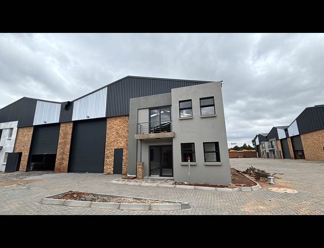 404M² WAREHOUSE TO LET IN BARTLETT