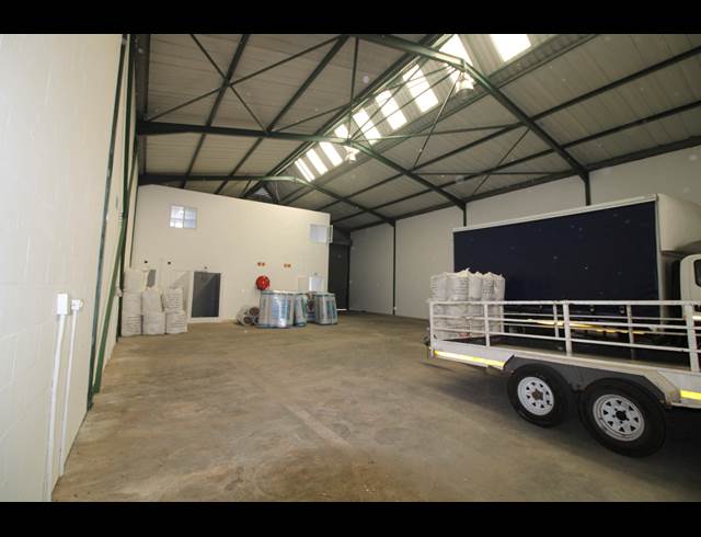 330M² WAREHOUSE TO LET IN KILLARNEY GARDENS