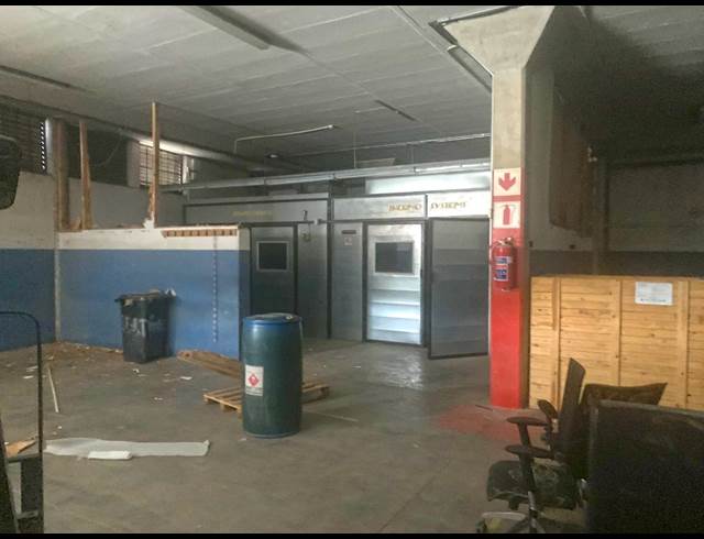 1,600M² WAREHOUSE TO LET IN BENROSE