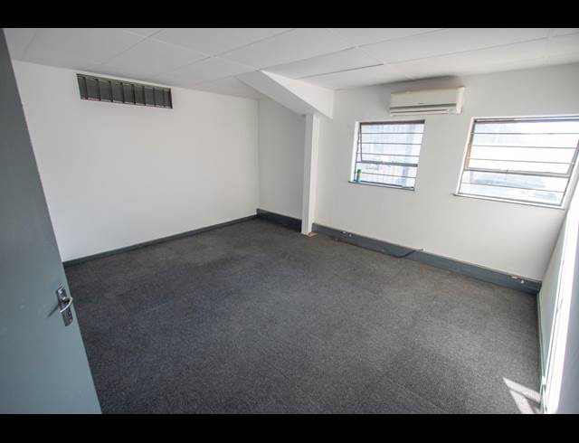 1,062M² WAREHOUSE TO LET IN KYA SANDS