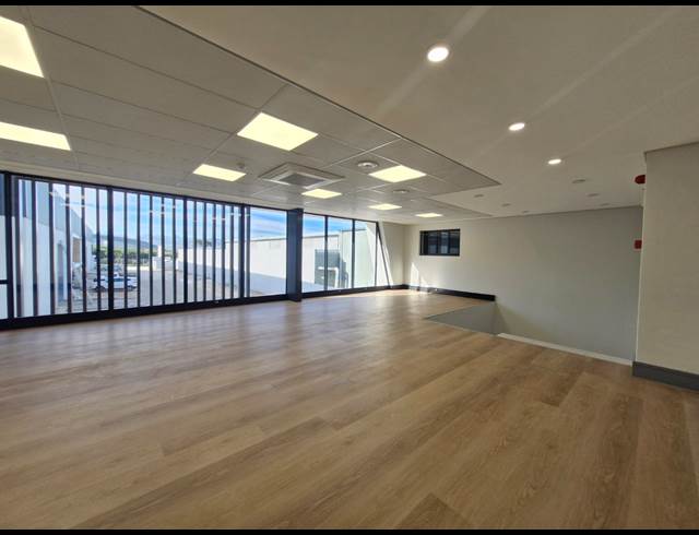 427M² WAREHOUSE TO LET IN STIKLAND INDUSTRIAL