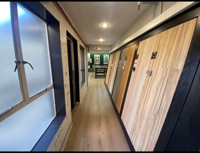 2,350M² SHOWROOM TO LET IN PAARDEN EILAND