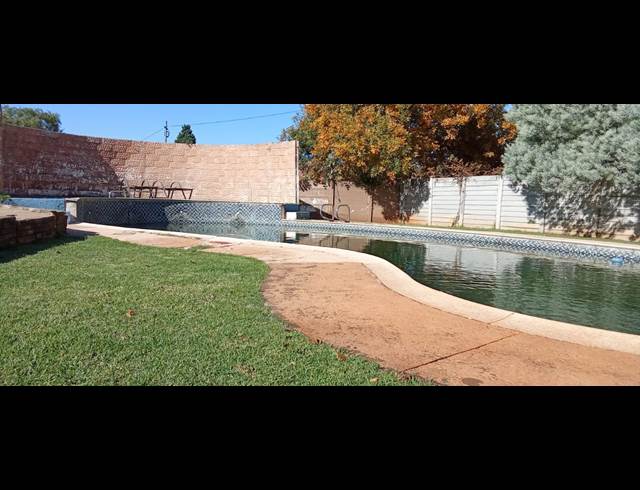 3 BEDROOM FREESTANDING TO LET IN FLAMWOOD