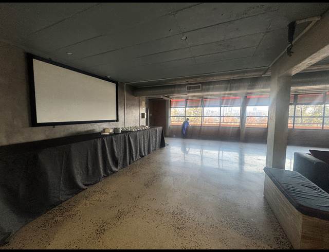 700M² SHOWROOM TO LET IN WYNBERG