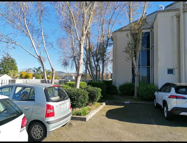 164M² OFFICE TO LET IN DURBANVILLE CENTRAL