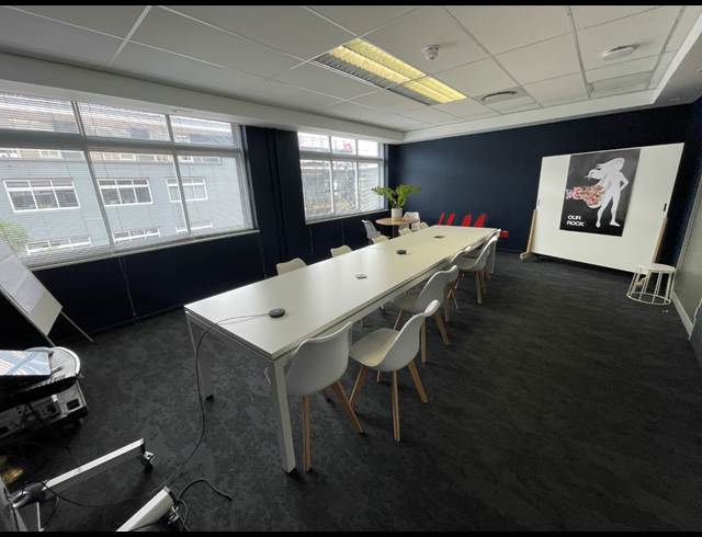 435M² OFFICE TO LET IN WATERFRONT