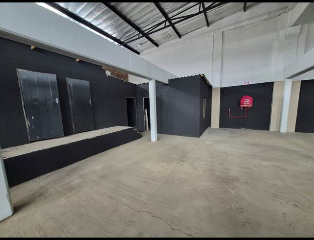 750M² WAREHOUSE TO LET IN DENVER