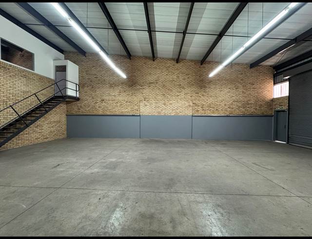 250M² WAREHOUSE TO LET IN CHAMDOR