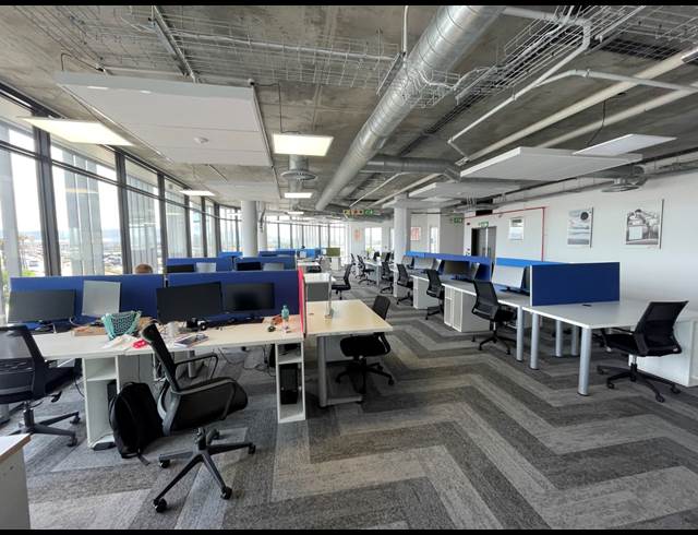 1,135M² OFFICE TO LET IN CENTURY CITY