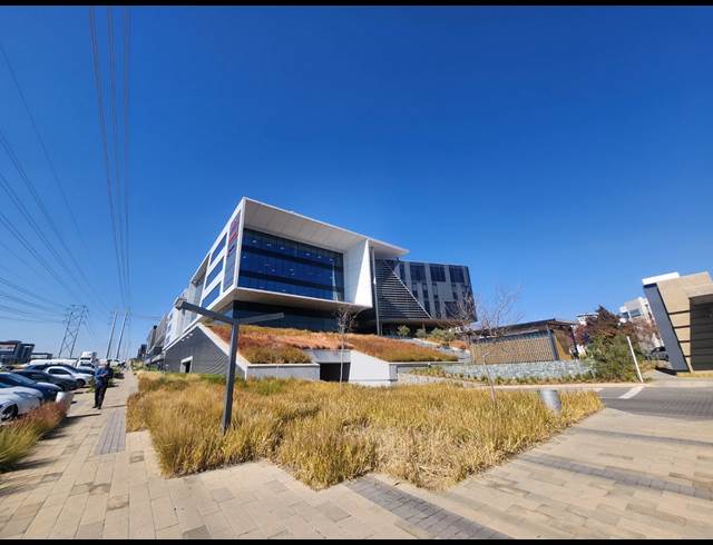 595M² OFFICE TO LET IN WATERFALL