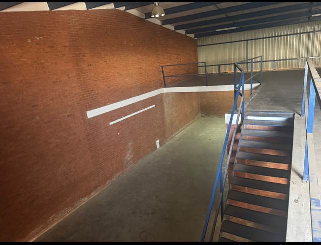 287M² WAREHOUSE TO LET IN CROWN