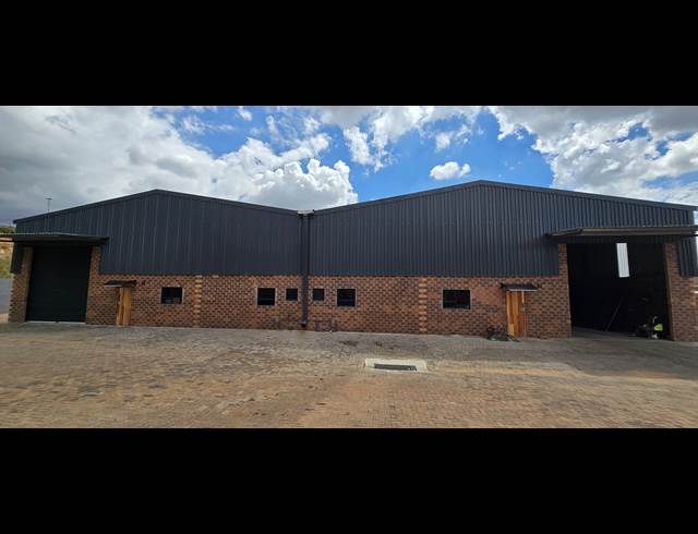 2,040M² WAREHOUSE TO LET IN CROWN