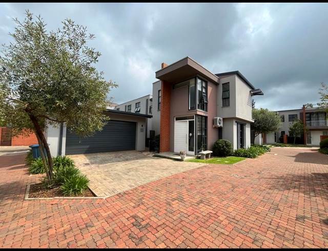 3 BEDROOM PROPERTY TO RENT IN MENLO PARK