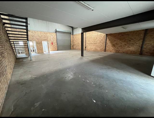 455M² WAREHOUSE TO LET IN CROWN