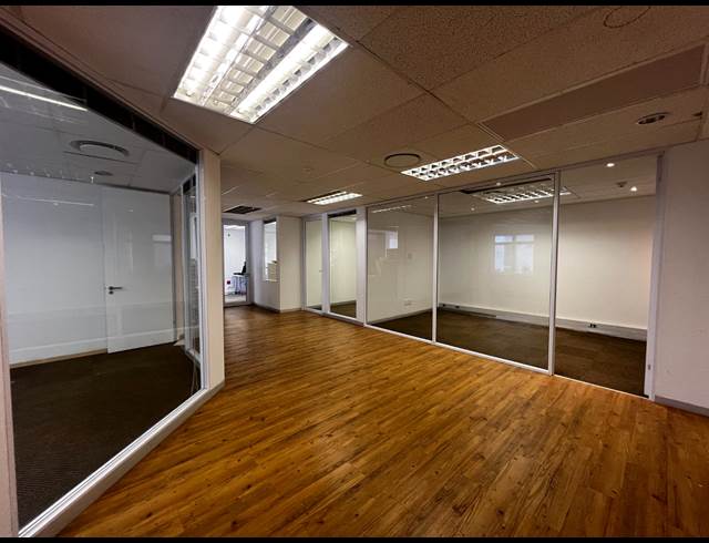 977M² OFFICE TO LET IN MOUILLE POINT