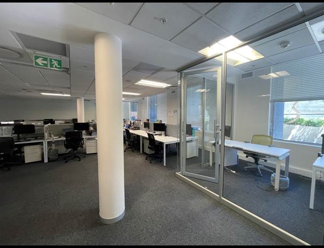 260M² OFFICE TO LET IN WATERFRONT
