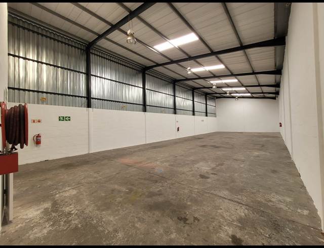 392M² WAREHOUSE RENTED IN KILLARNEY GARDENS