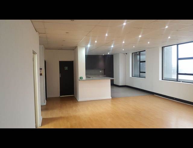 10,562M² WAREHOUSE TO LET IN ISANDO