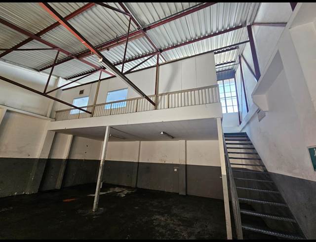 154M² WAREHOUSE TO LET IN STEELEDALE