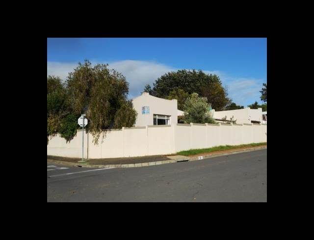 3 bed property to rent in COURTRAI